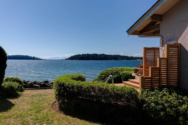 6577 Sunshine Coast Highway