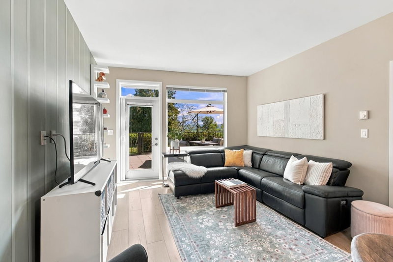 127 - 22 Royal Avenue E