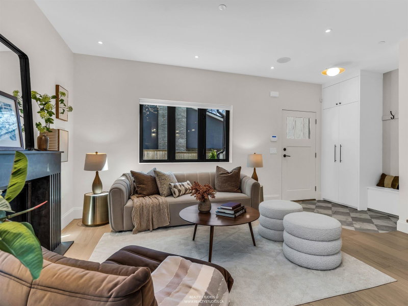 2 - 4088 Maple Crescent