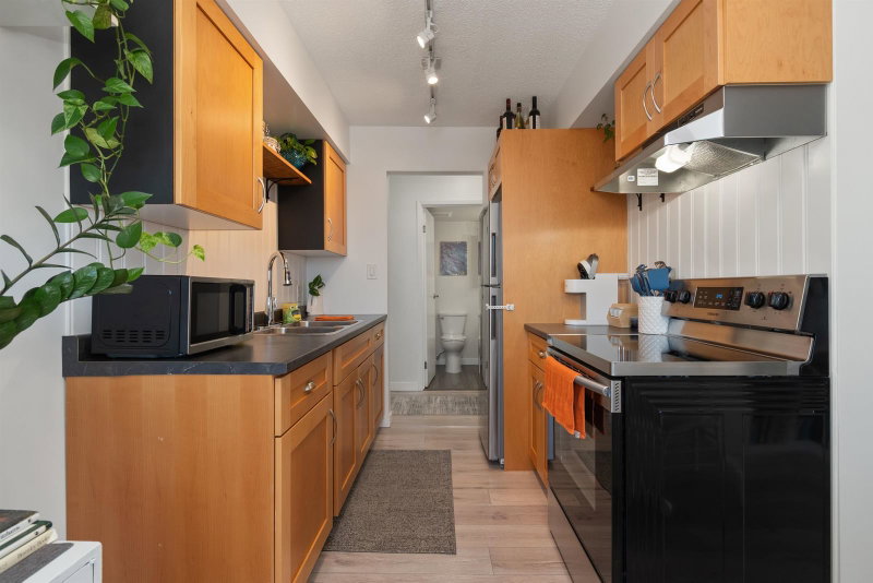 313 - 2211 Clearbrook Road