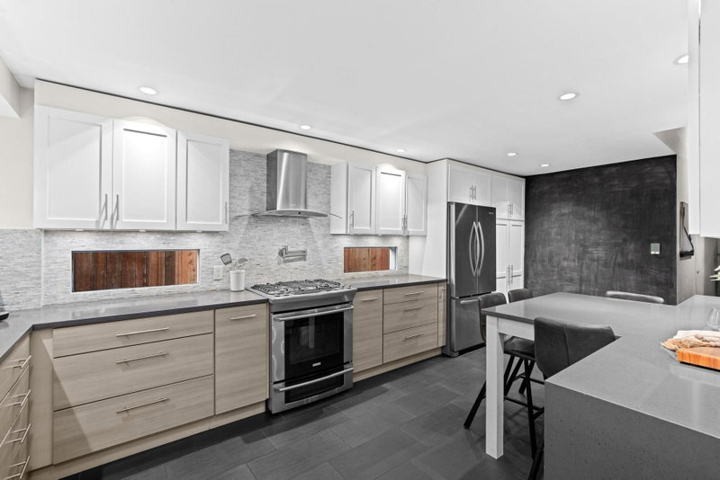 1208 Rosewood Crescent