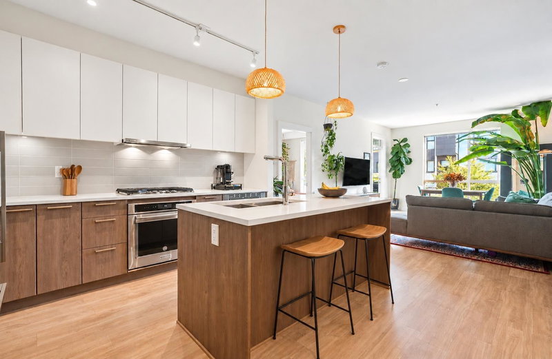 105 - 625 3rd Street E