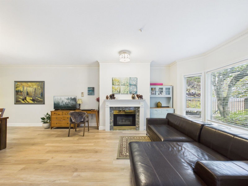 414 - 5262 Oakmount Crescent