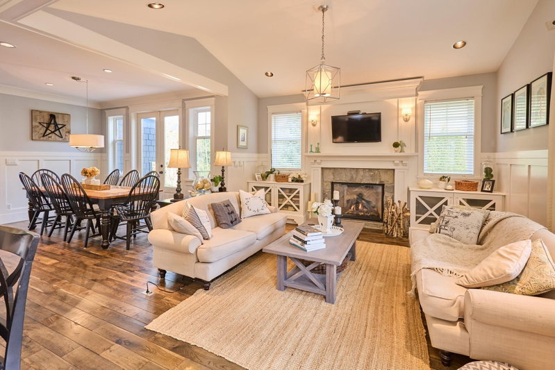 1001 Jay Crescent