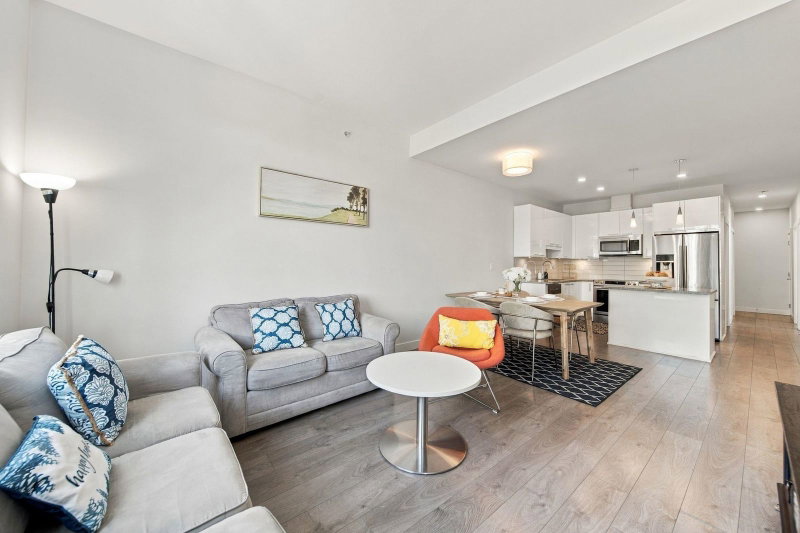 517 - 20696 Eastleigh Crescent