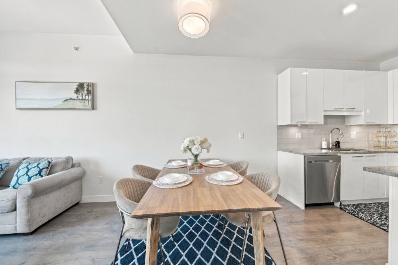 517 - 20696 Eastleigh Crescent