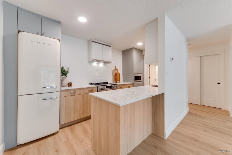 102 - 270 3rd Street W