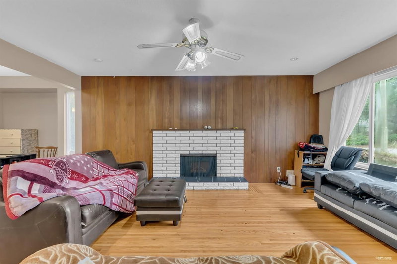 12521 Grove Crescent