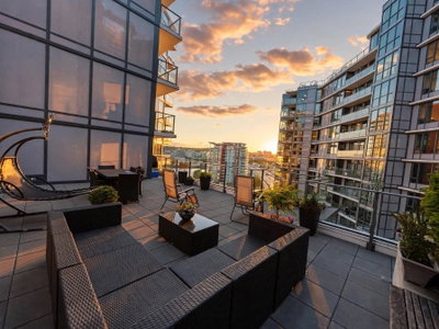 1251 - 38 Smithe Street