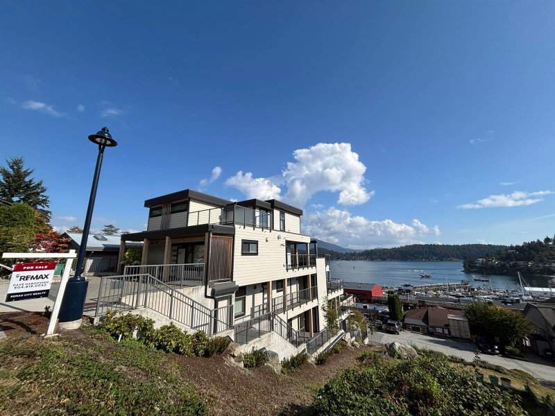 102 - 524 Fletcher Road S