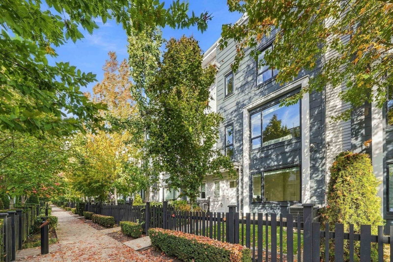 202 - 2277 Oak Meadows Drive