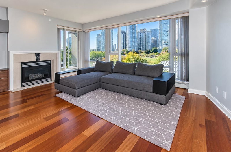 702 - 1383 Marinaside Crescent
