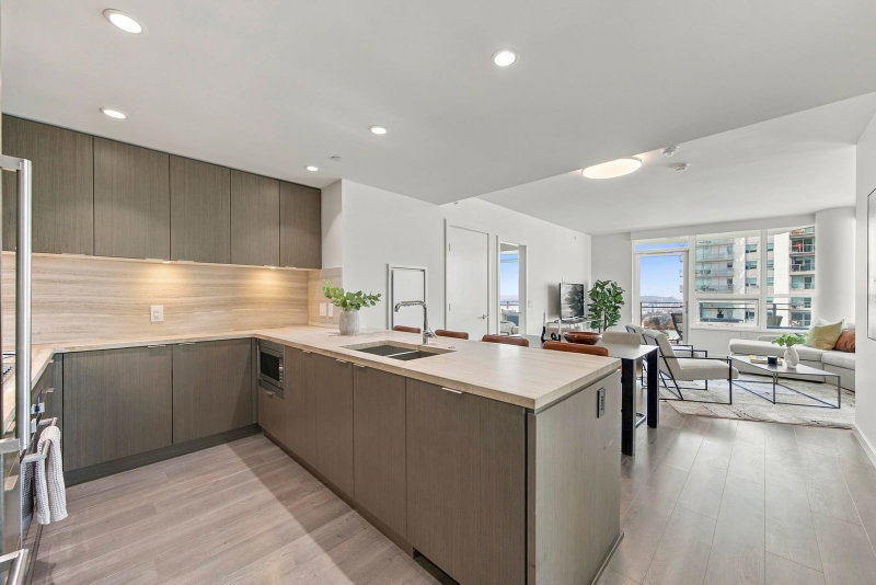 907 - 112 13th Street E