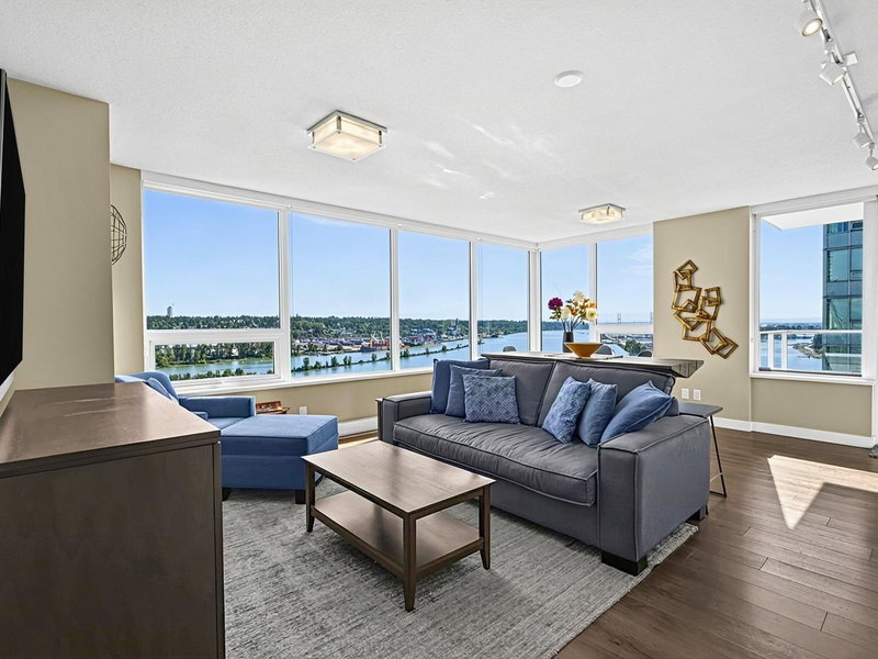 2205 - 908 Quayside Drive