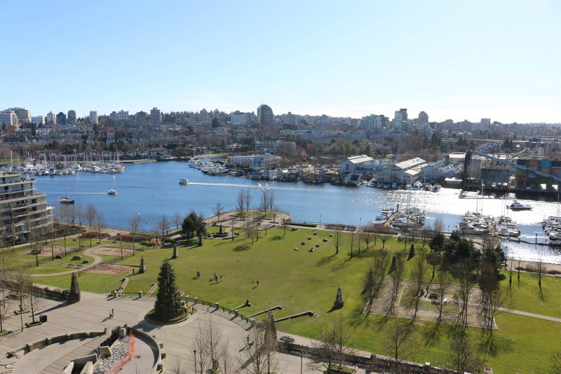 1606 - 583 Beach Crescent