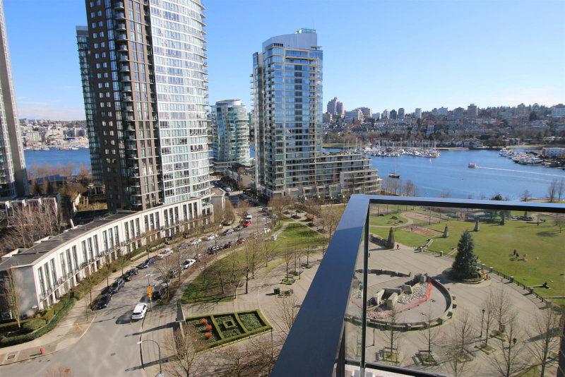 1606 - 583 Beach Crescent
