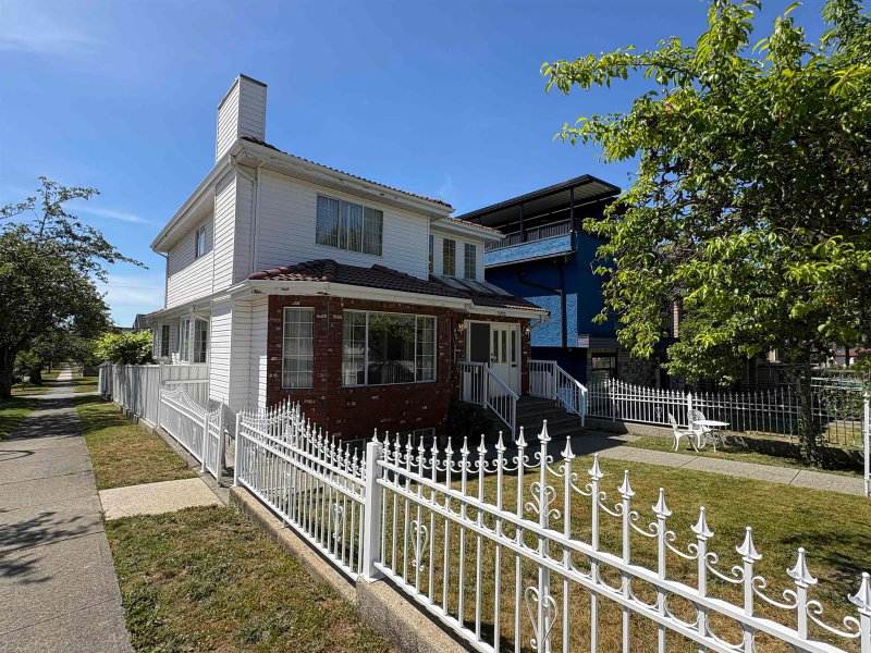 5095 Nanaimo Street