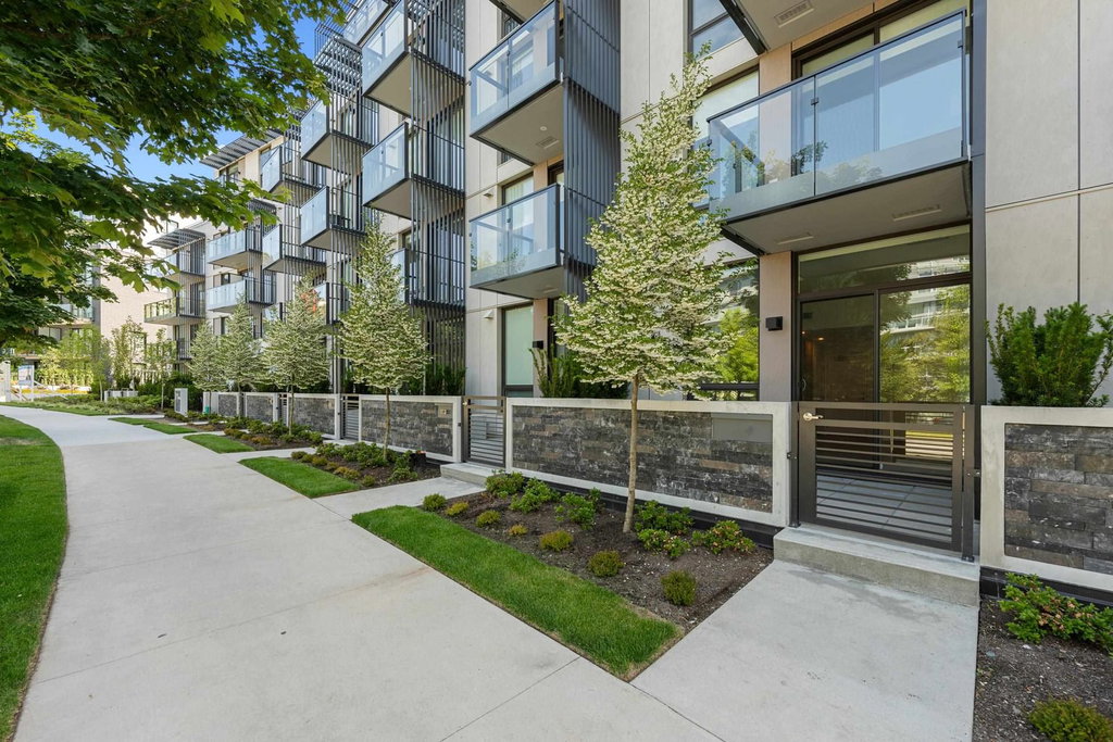 1XX - 5212 Cambie Street 2