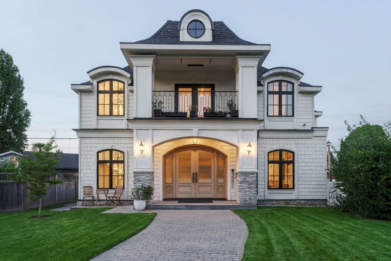 3291 Douglas Crescent