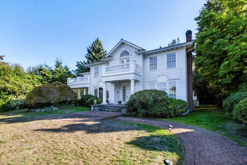 1330 Minto Crescent