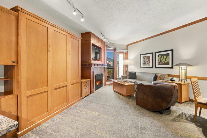 520 - 4320 Sundial Crescent