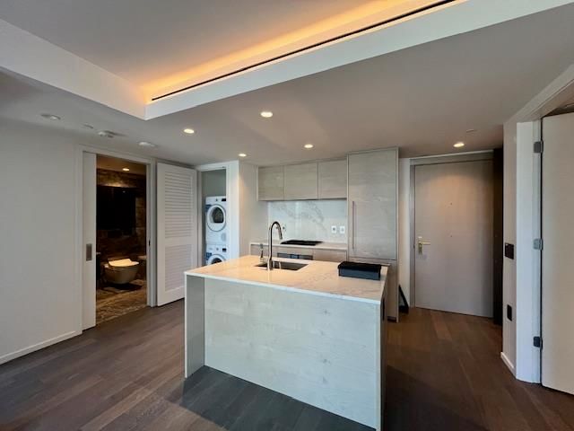 902 - 1408 Robson Street