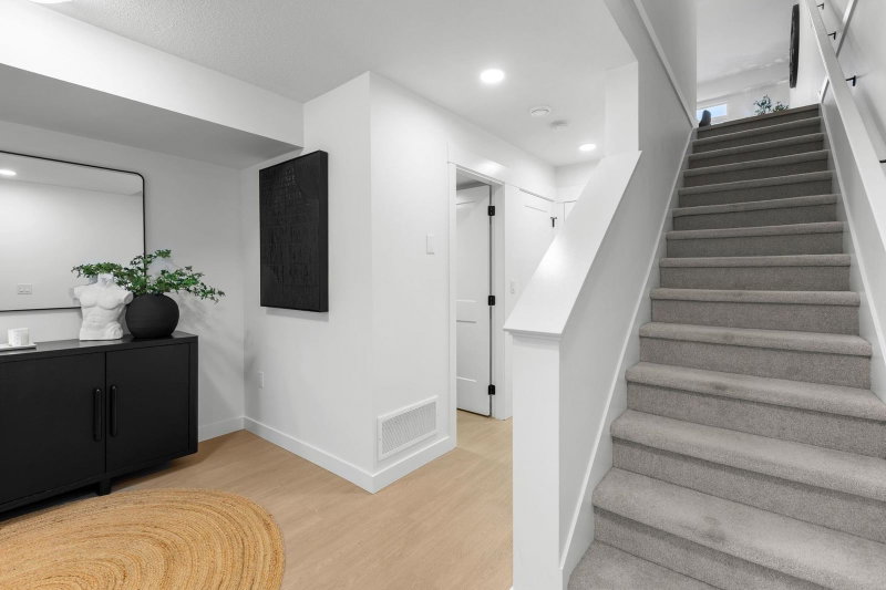 44 - 2886 Montrose Avenue