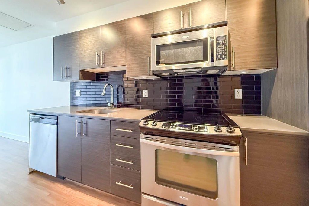 302 - 1533 8th Avenue E 2