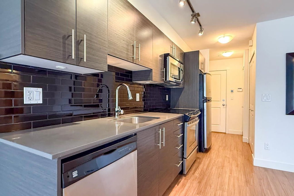 302 - 1533 8th Avenue E 4