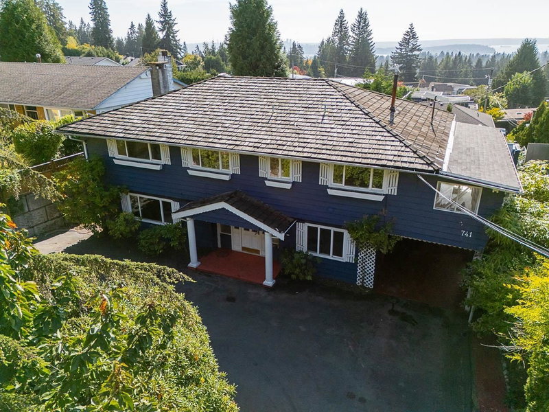 741 Montroyal Boulevard