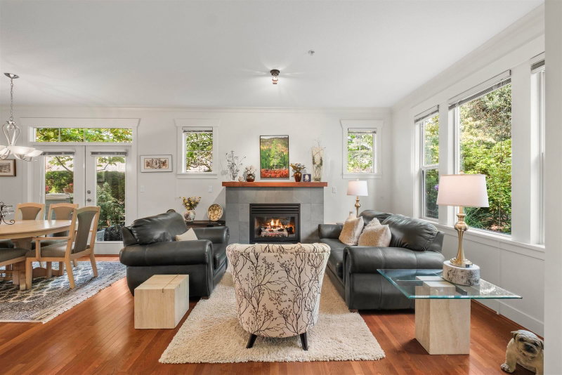 261 Queens Road E