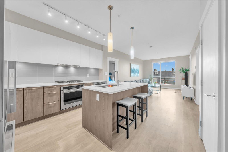 303 - 625 3rd Street E