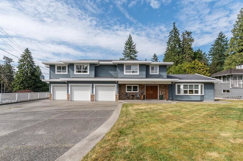 941 Selkirk Crescent