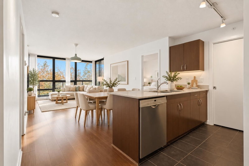 304 - 933 Hornby Street