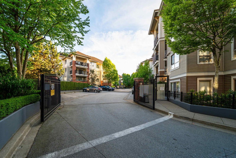 D207 - 8929 202 Street