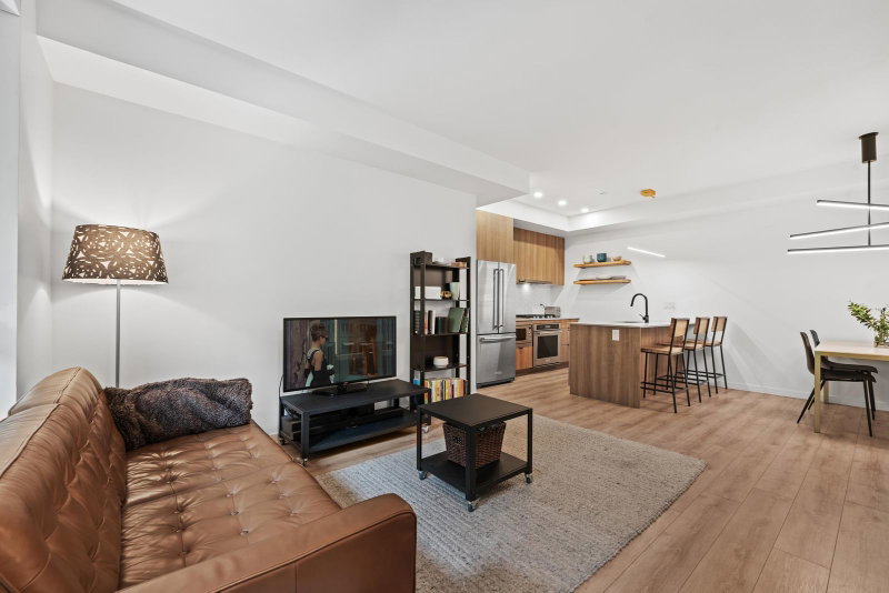 29 - 533 3rd Street E