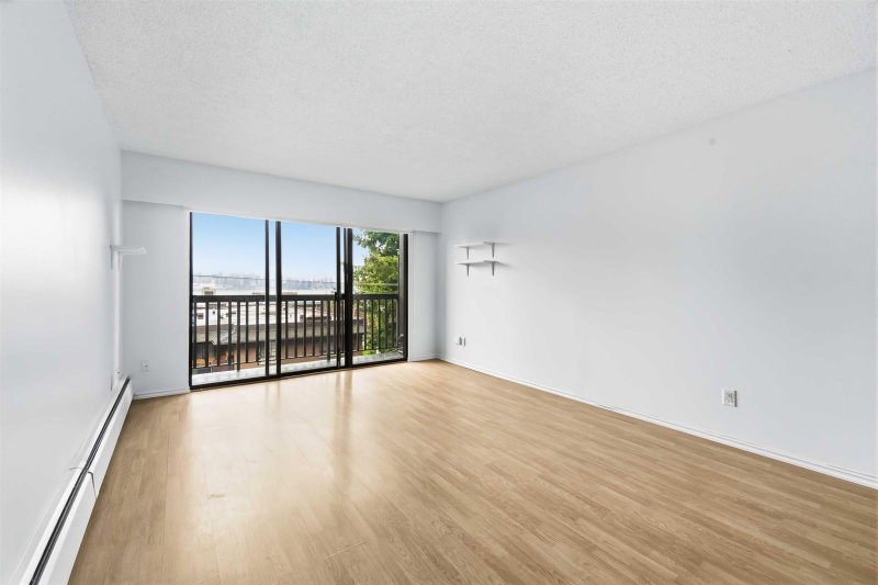 302 - 211 3rd Street W