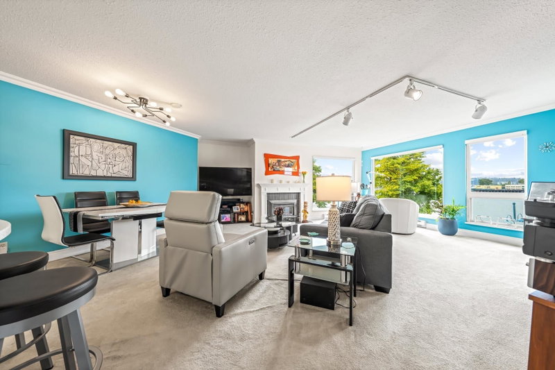 306 - 1230 Quayside Drive