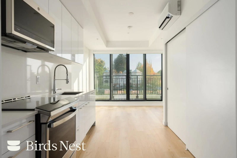 202 - 2446 Shaughnessy Street