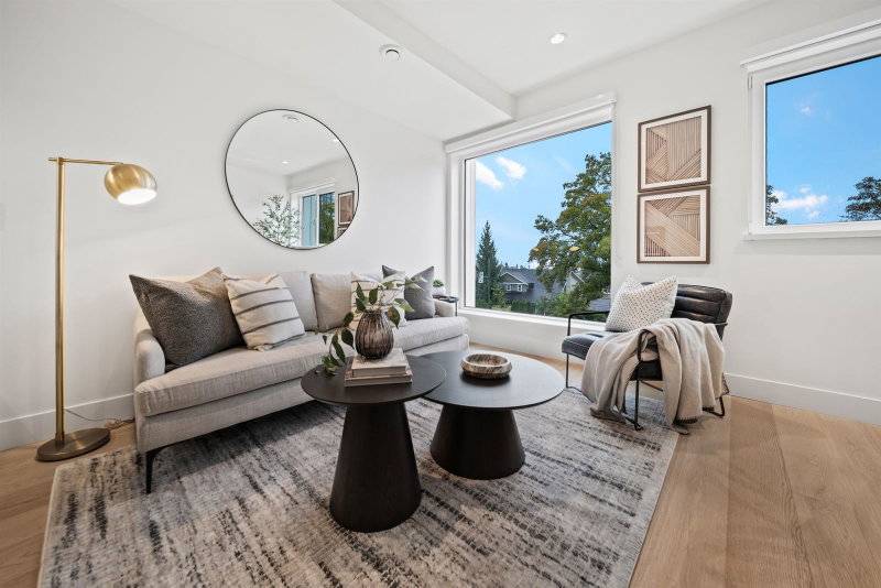 140 Woodstock Avenue W