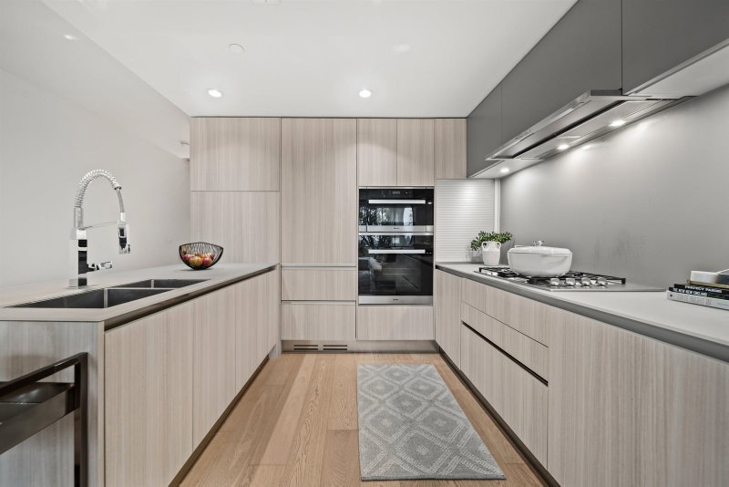 140 Woodstock Avenue W