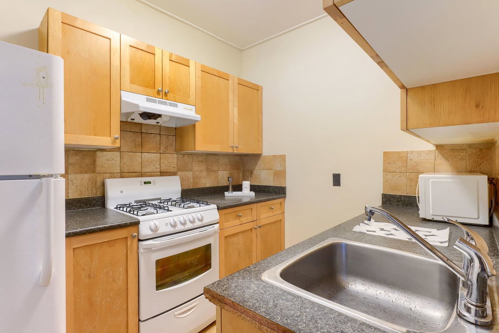 6 - 935 Jervis Street 4