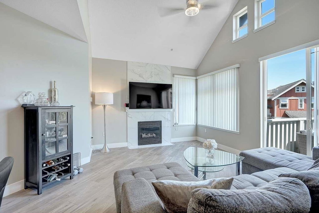 4th floor - 15350 16a Avenue 3