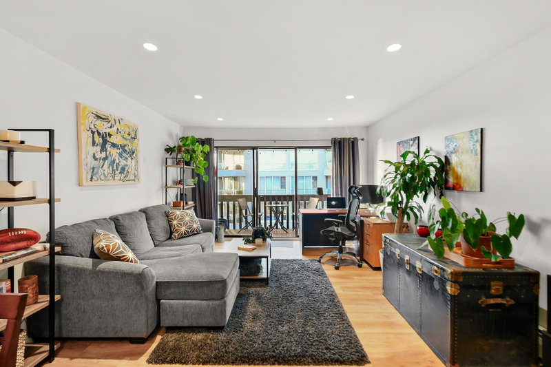 410 - 120 4th Street E