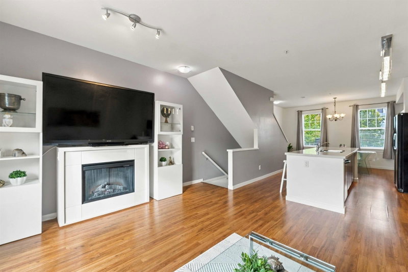 17 - 19572 Fraser Way