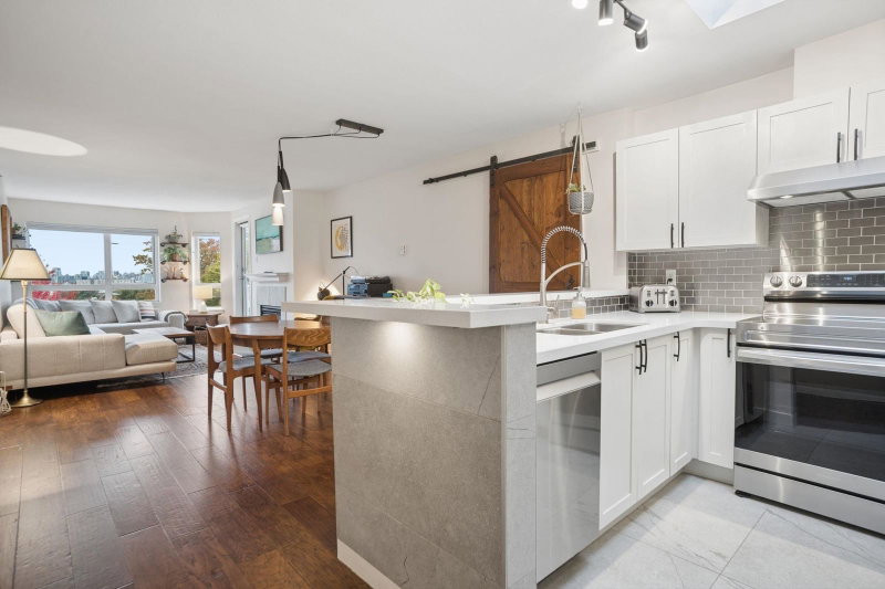 305 - 1707 Charles Street