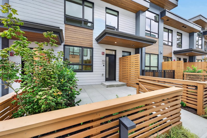 102 - 932 Lytton Street