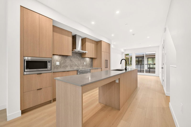 102 - 932 Lytton Street