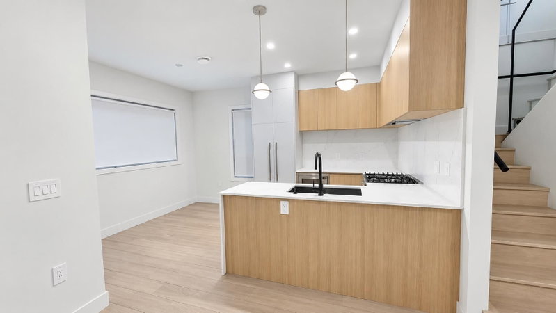 3 - 8300 No 3 Road