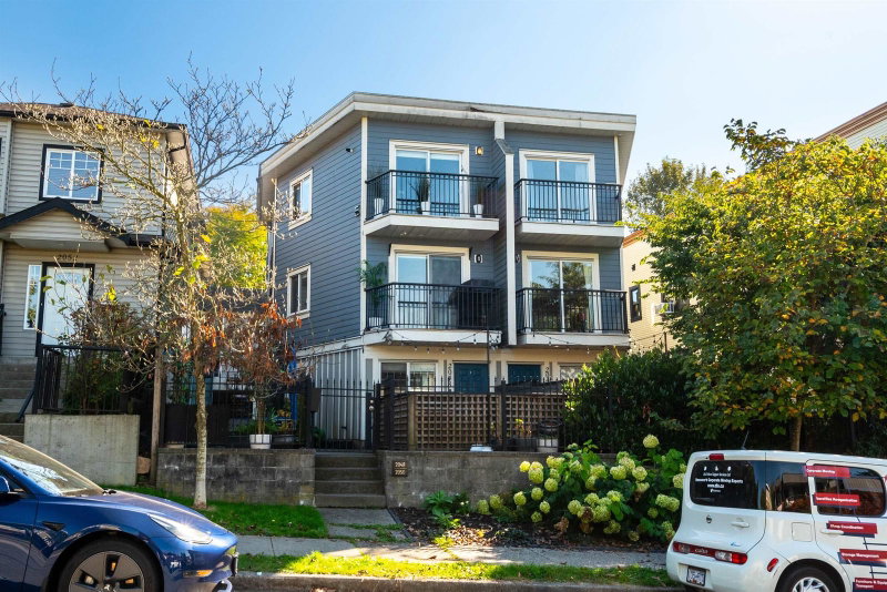 2048 Triumph Street